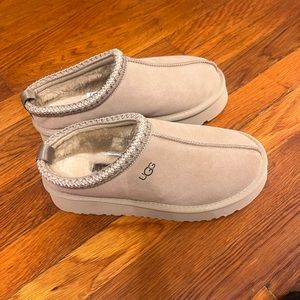 Ugg platform slipper